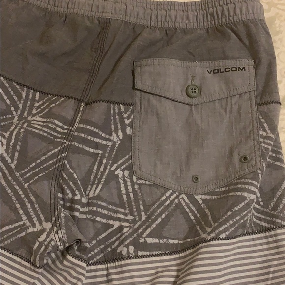 Volcom men's swim trunks XL - Picture 4 of 5